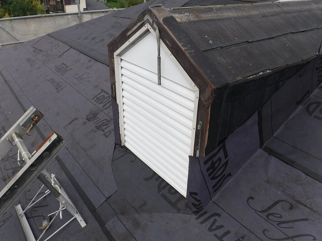 ハト小屋にルーフィングを施工