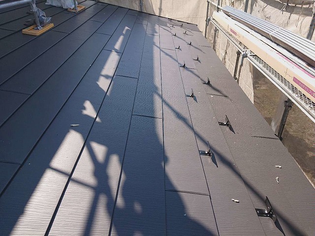 下屋根の屋根カバー工事完了
