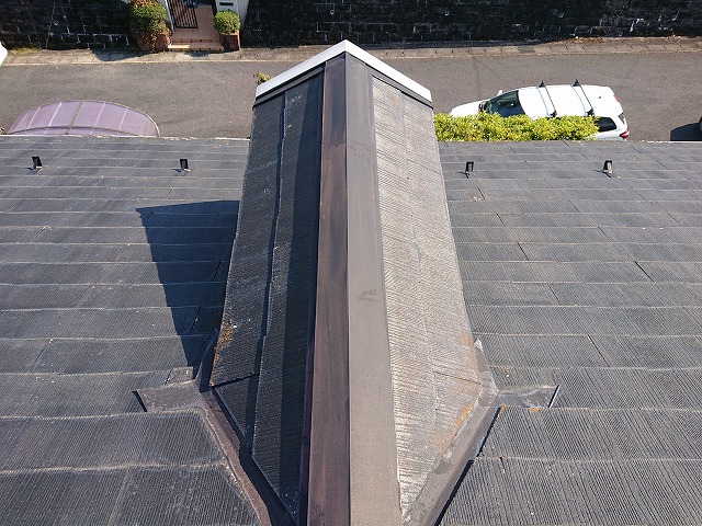 本巣市でハト小屋のある屋根のカバー工事、ルーフィングの立ち上げや谷板金で防水性を確保