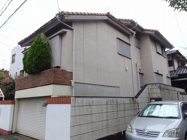 本巣市で変形した雨樋から雨漏りが発生する住宅点検のご相談、あわせて瓦屋根の調査も実施しました