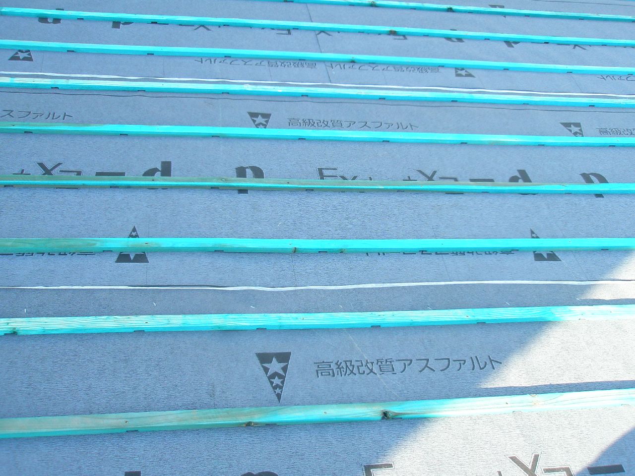 屋根工事　瓦桟取付