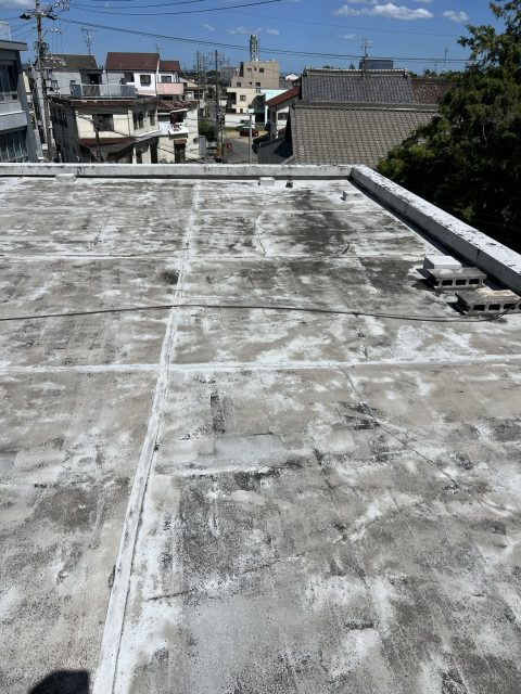 美濃加茂市で陸屋根防水工事・シート防水が劣化し破れてました