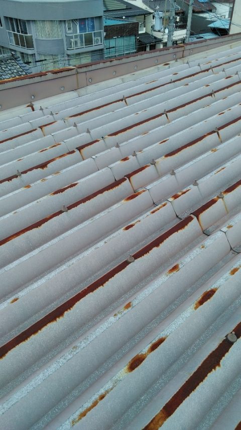 岐阜市で錆が出ている工場に折板屋根を塗装工事で直します